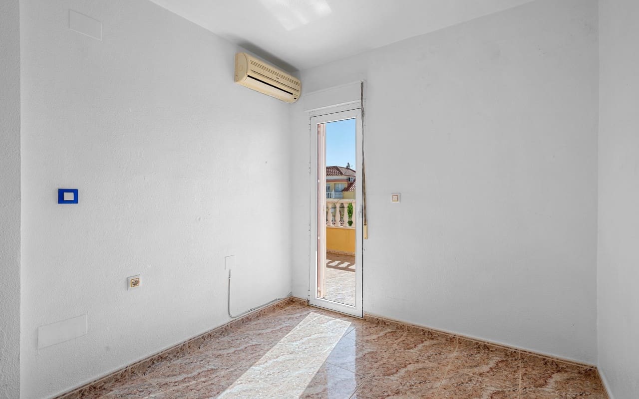 3 bedroom Townhouse for sale in Filipinas with pool - € 189,000 (Ref: 9934474)