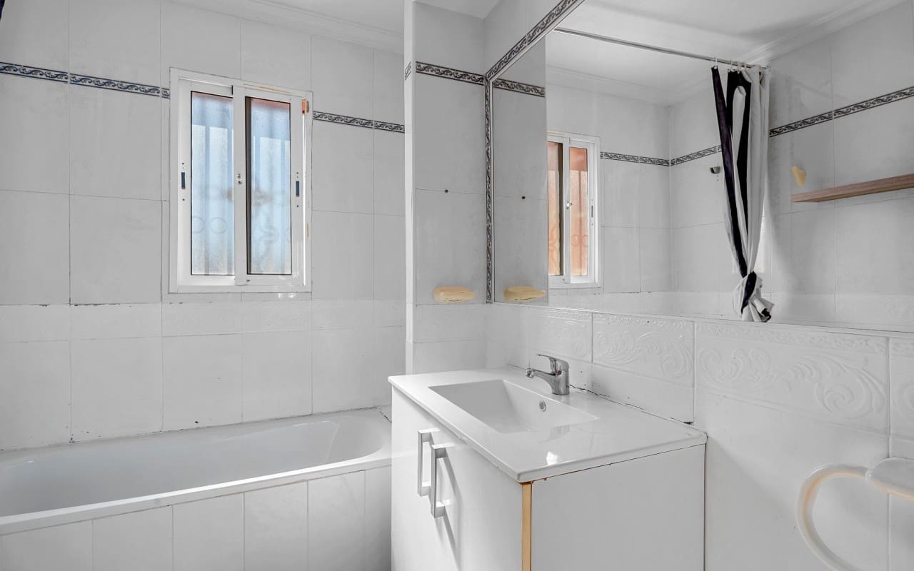 3 bedroom Townhouse for sale in Filipinas with pool - € 189,000 (Ref: 9934474)