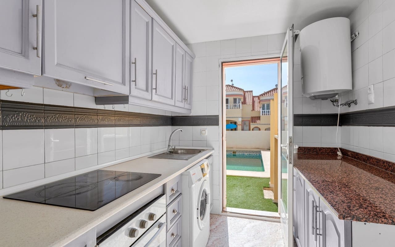 3 bedroom Townhouse for sale in Filipinas with pool - € 189,000 (Ref: 9934474)