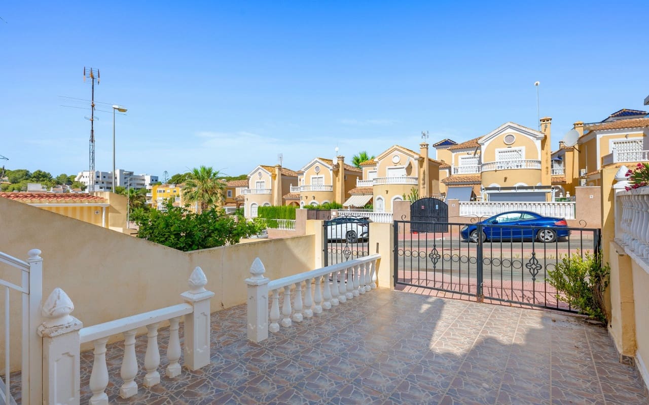 3 bedroom Townhouse for sale in Filipinas with pool - € 189,000 (Ref: 9934474)