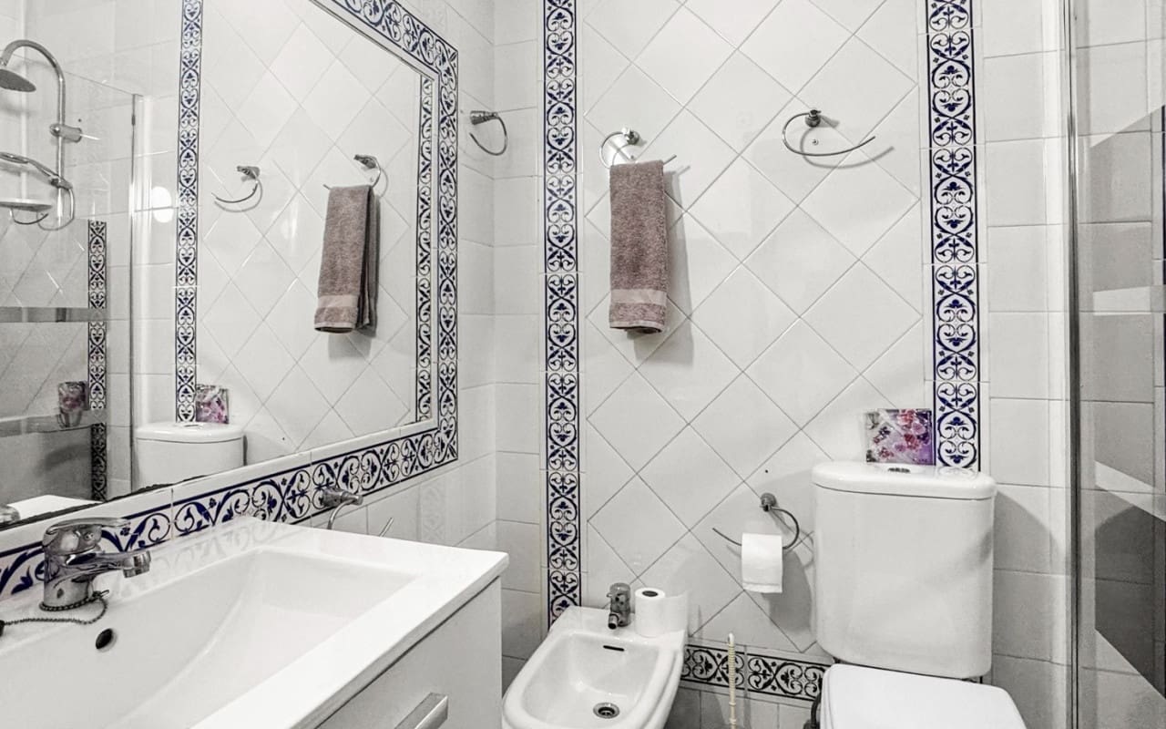 2 bedroom Townhouse for sale in Torrevieja with pool - € 160,000 (Ref: 9936680)