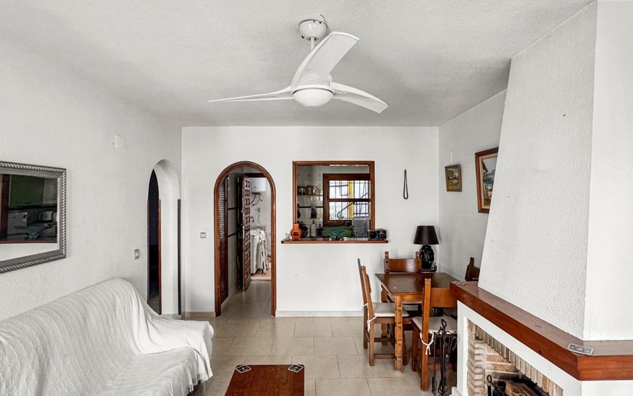 2 bedroom Townhouse for sale in Torrevieja with pool - € 160,000 (Ref: 9936680)
