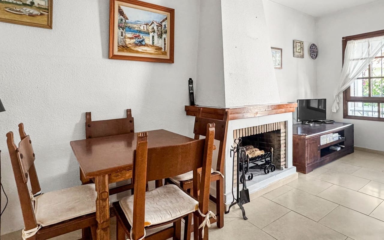 2 bedroom Townhouse for sale in Torrevieja with pool - € 160,000 (Ref: 9936680)