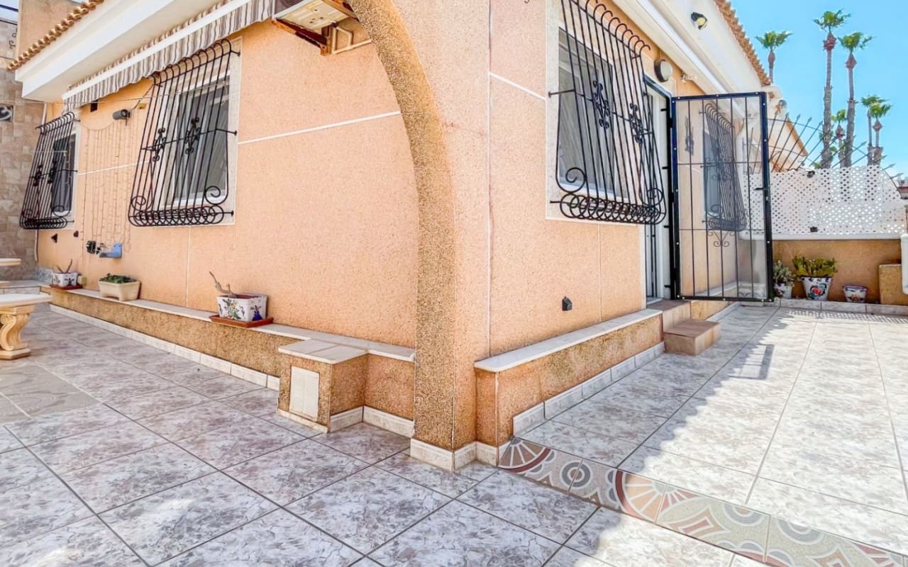 2 soverom Hus til salgs i Los Narejos med svømmebasseng - € 220 000 (Ref: 9946011)