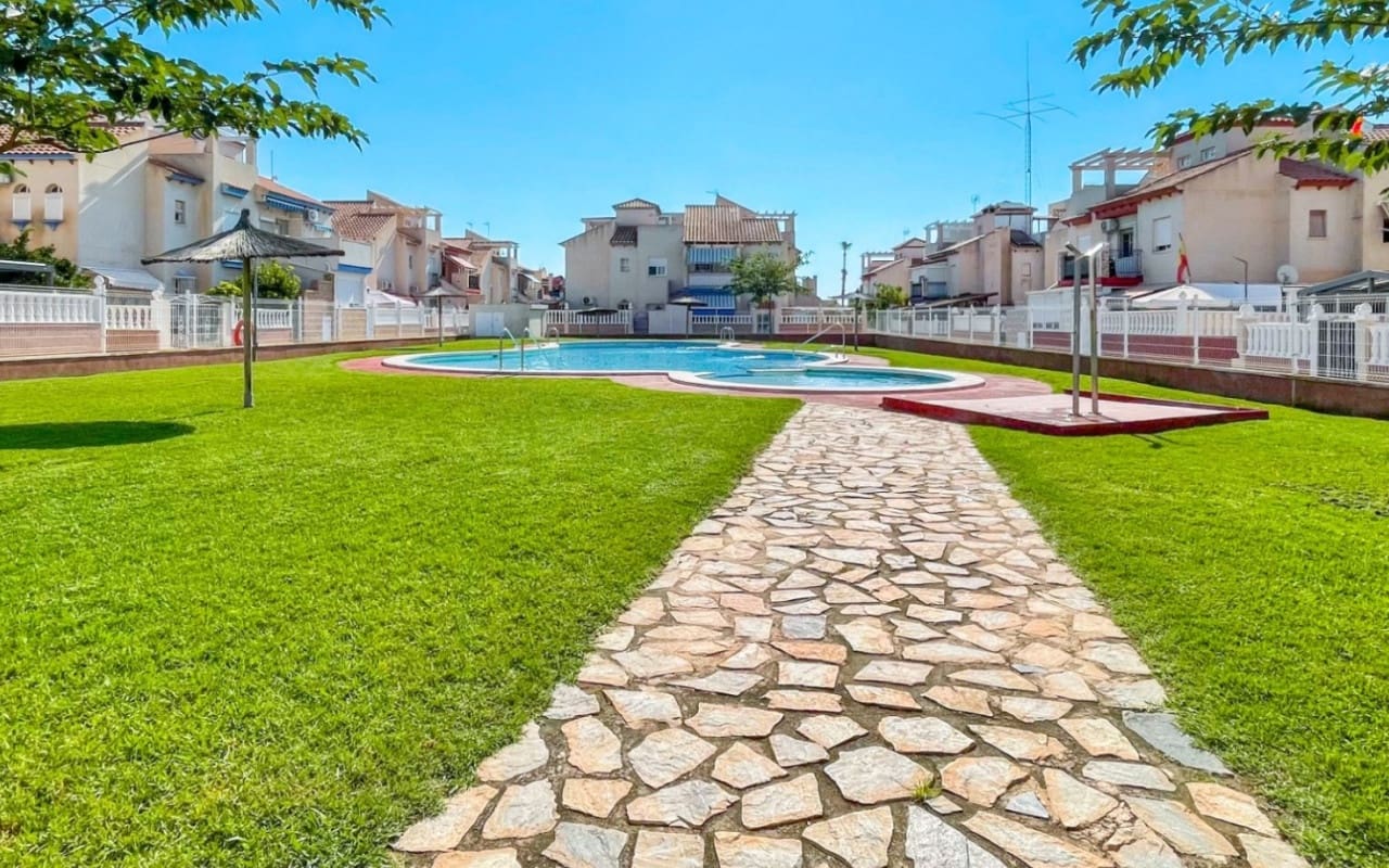 2 camera da letto Casa in vendita in Playa Flamenca con piscina - 164.900 € (Rif: 9946012)