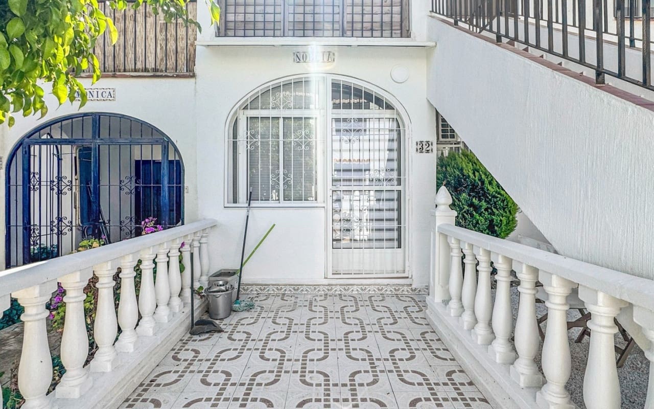 1 sovrum Hus till salu i Torrevieja med pool - 125 000 € (Ref: 9946015)