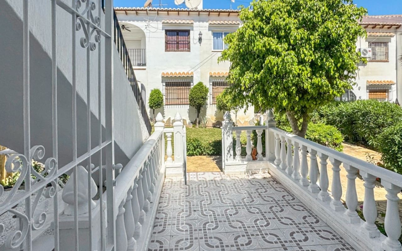 1 sovrum Hus till salu i Torrevieja med pool - 125 000 € (Ref: 9946015)