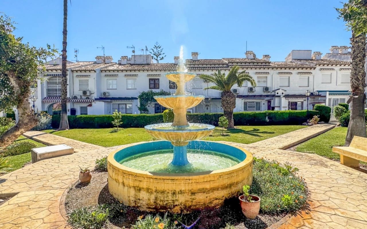 1 sovrum Hus till salu i Torrevieja med pool - 125 000 € (Ref: 9946015)