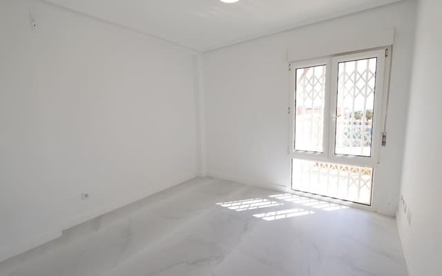 2 bedroom Penthouse for sale in Cabo Roig, Orihuela with garage - € 239,000 (Ref: 9946577)