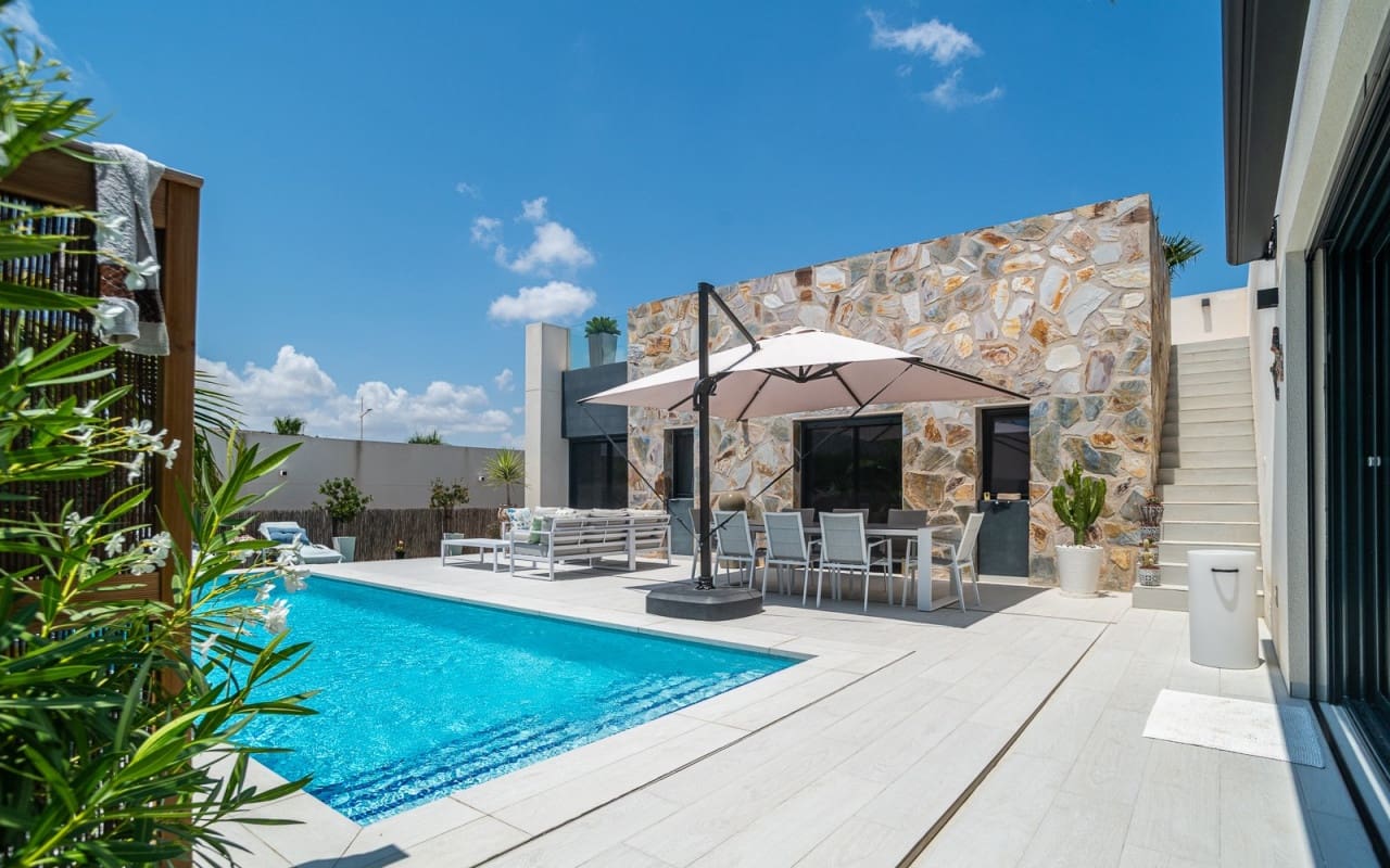 Chalet de 3 habitaciones en Algorfa en venta con piscina garaje - 600.000 € (Ref: 9946578)