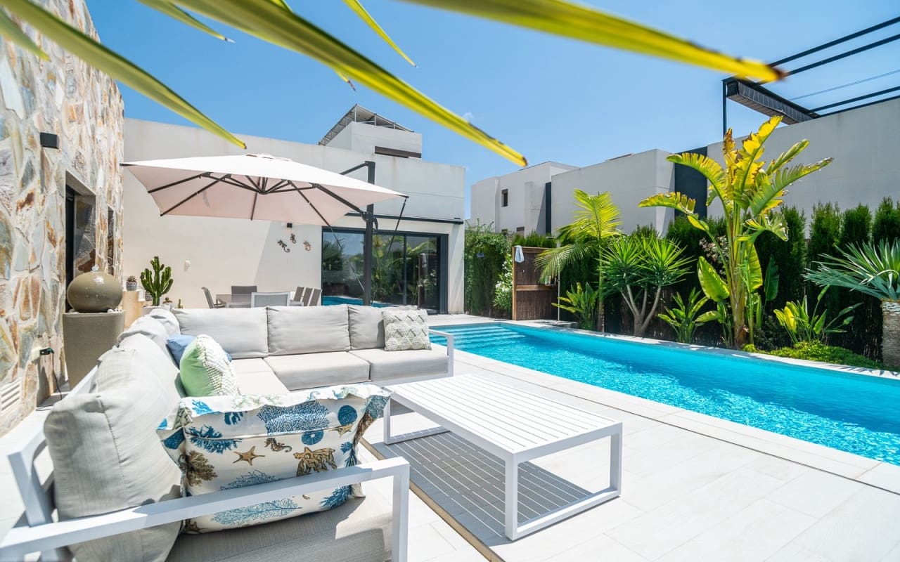Chalet de 3 habitaciones en Algorfa en venta con piscina garaje - 600.000 € (Ref: 9946578)