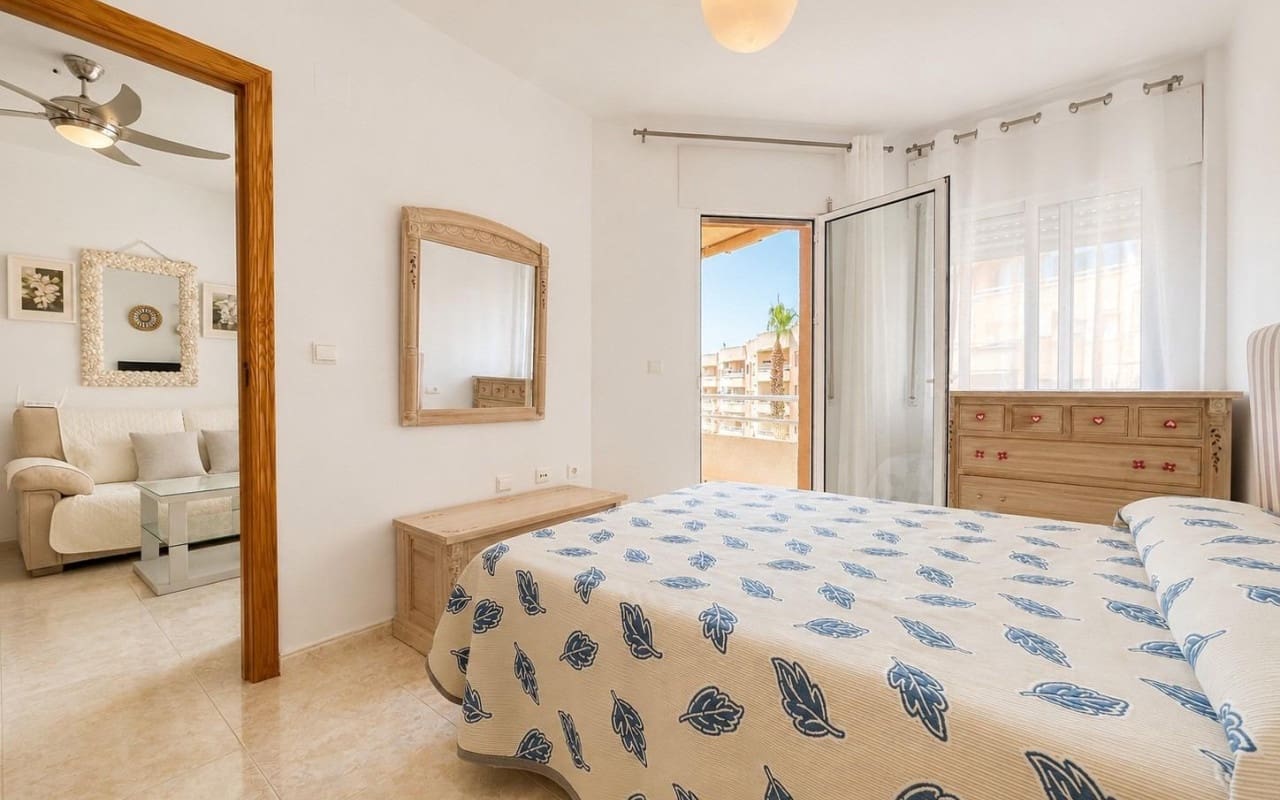 2 soveværelse Lejlighed til salg i Dehesa de Campoamor med swimmingpool - € 205.000 (Ref: 9946579)