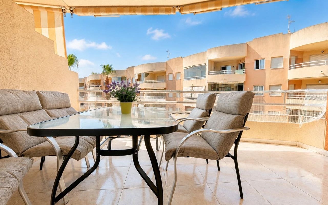 2 soveværelse Lejlighed til salg i Dehesa de Campoamor med swimmingpool - € 205.000 (Ref: 9946579)