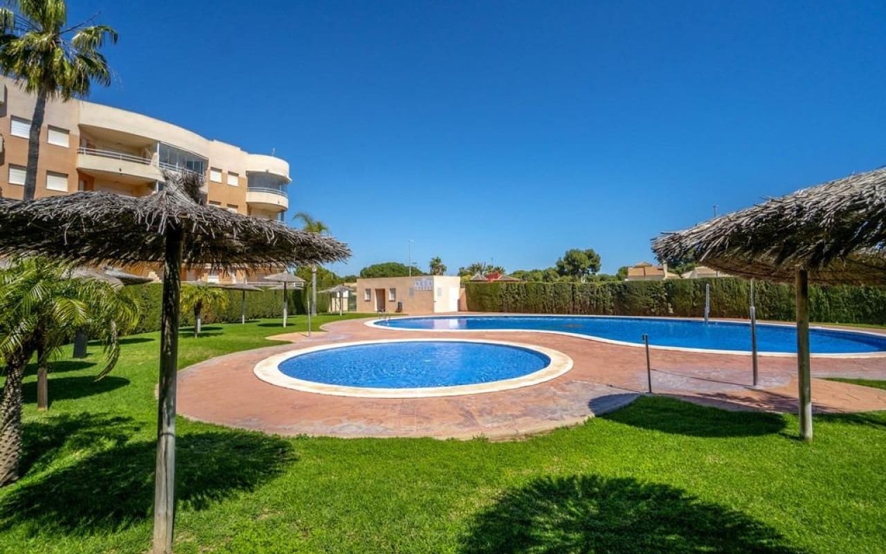 2 soveværelse Lejlighed til salg i Dehesa de Campoamor med swimmingpool - € 205.000 (Ref: 9946579)