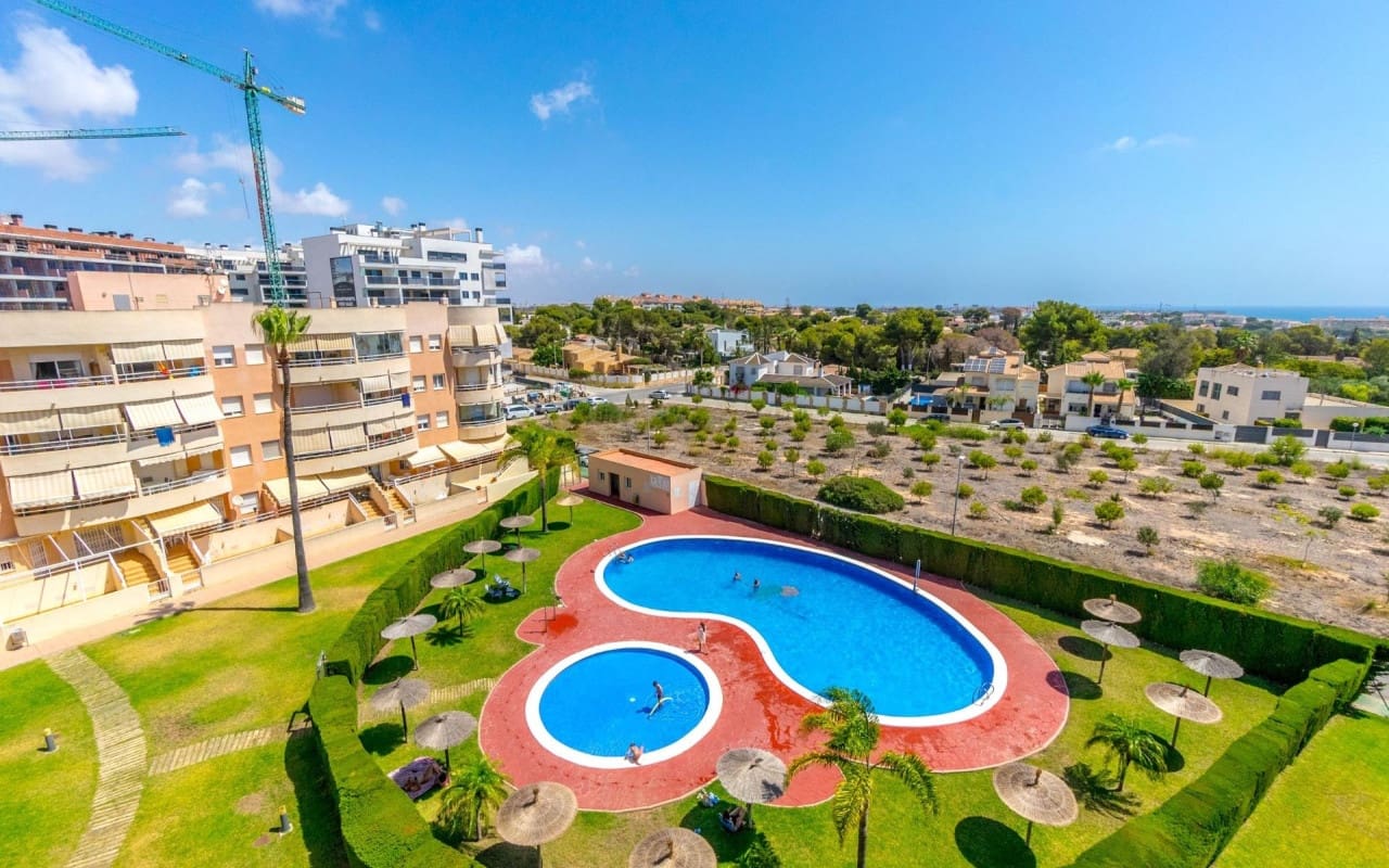 2 soveværelse Lejlighed til salg i Dehesa de Campoamor med swimmingpool - € 205.000 (Ref: 9946579)