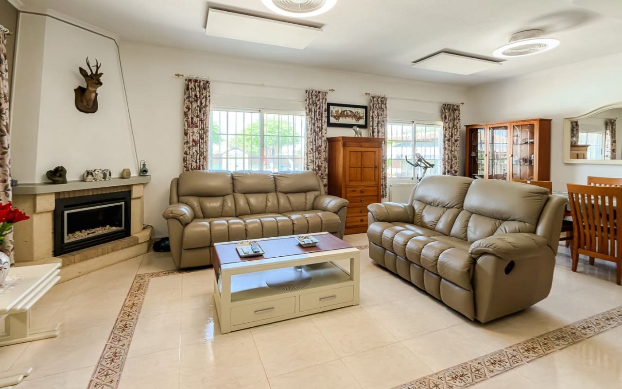 3 bedroom Finca/Country House for sale in Catral with pool - € 585,500 (Ref: 9946581)