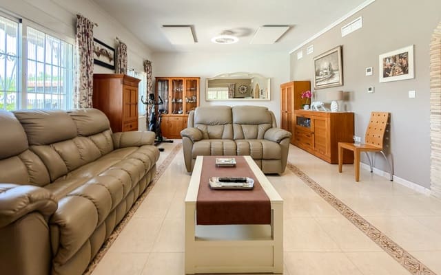Finca/Casa Rural de 3 habitaciones en Catral en venta con piscina garaje - 585.500 € (Ref: 9946581)
