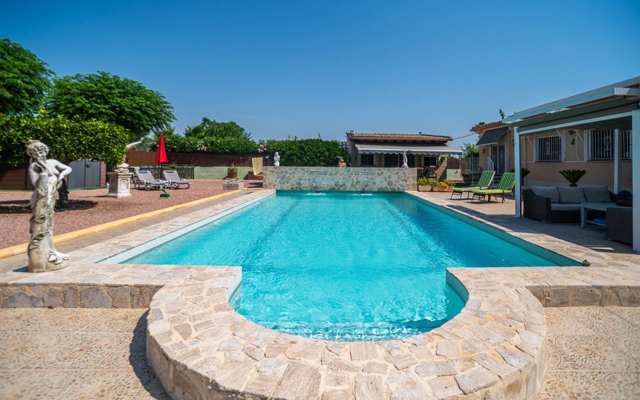 3 bedroom Finca/Country House for sale in Catral with pool - € 585,500 (Ref: 9946581)