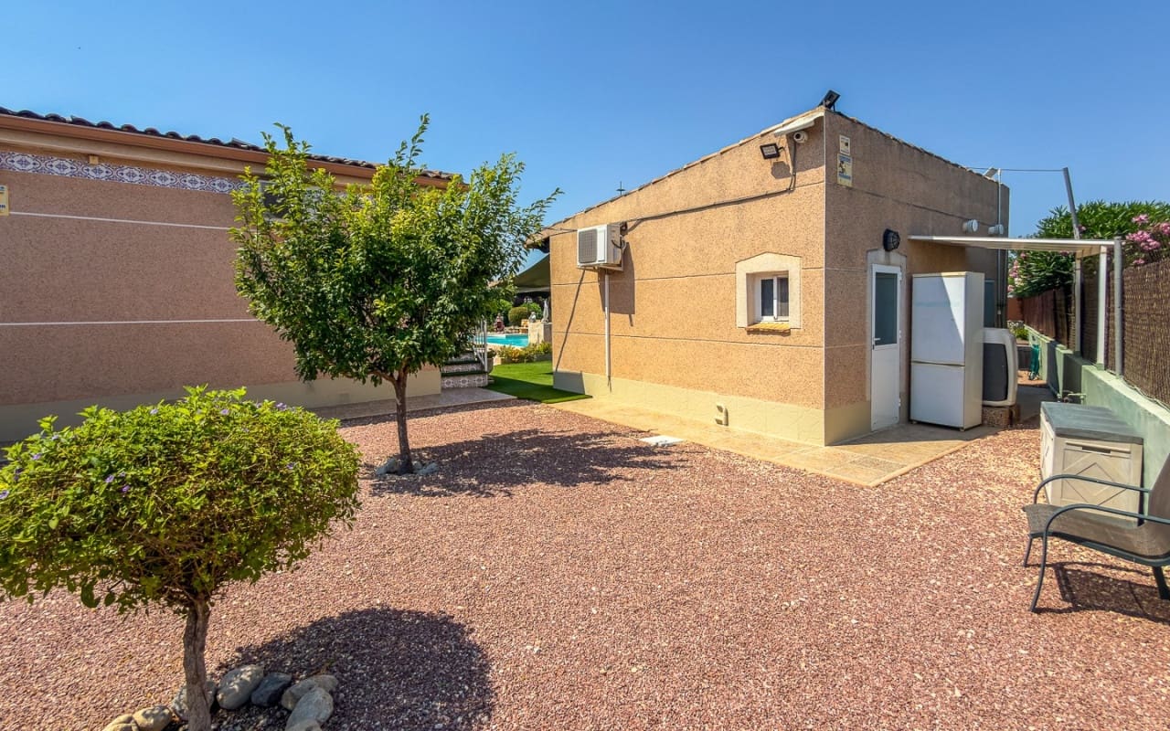 3 bedroom Finca/Country House for sale in Catral with pool - € 585,500 (Ref: 9946581)