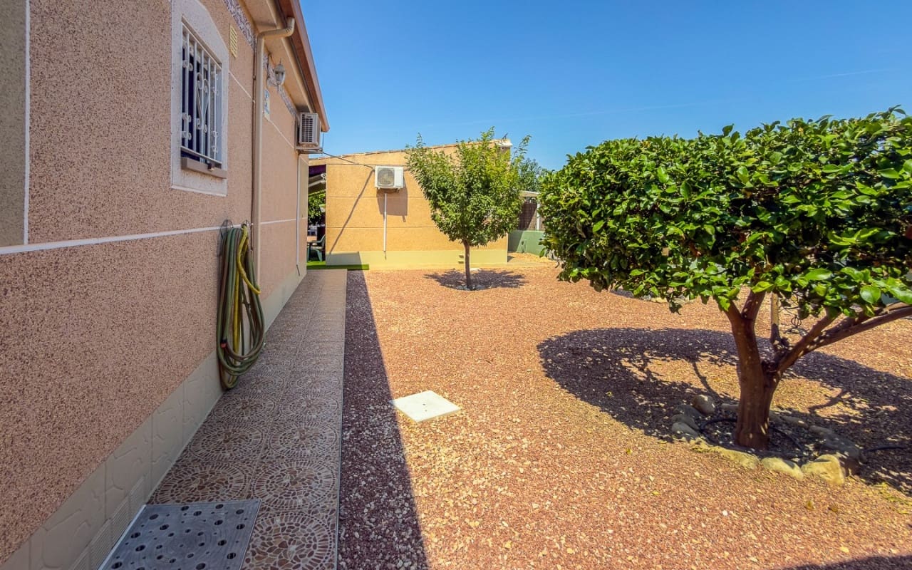 3 bedroom Finca/Country House for sale in Catral with pool - € 585,500 (Ref: 9946581)
