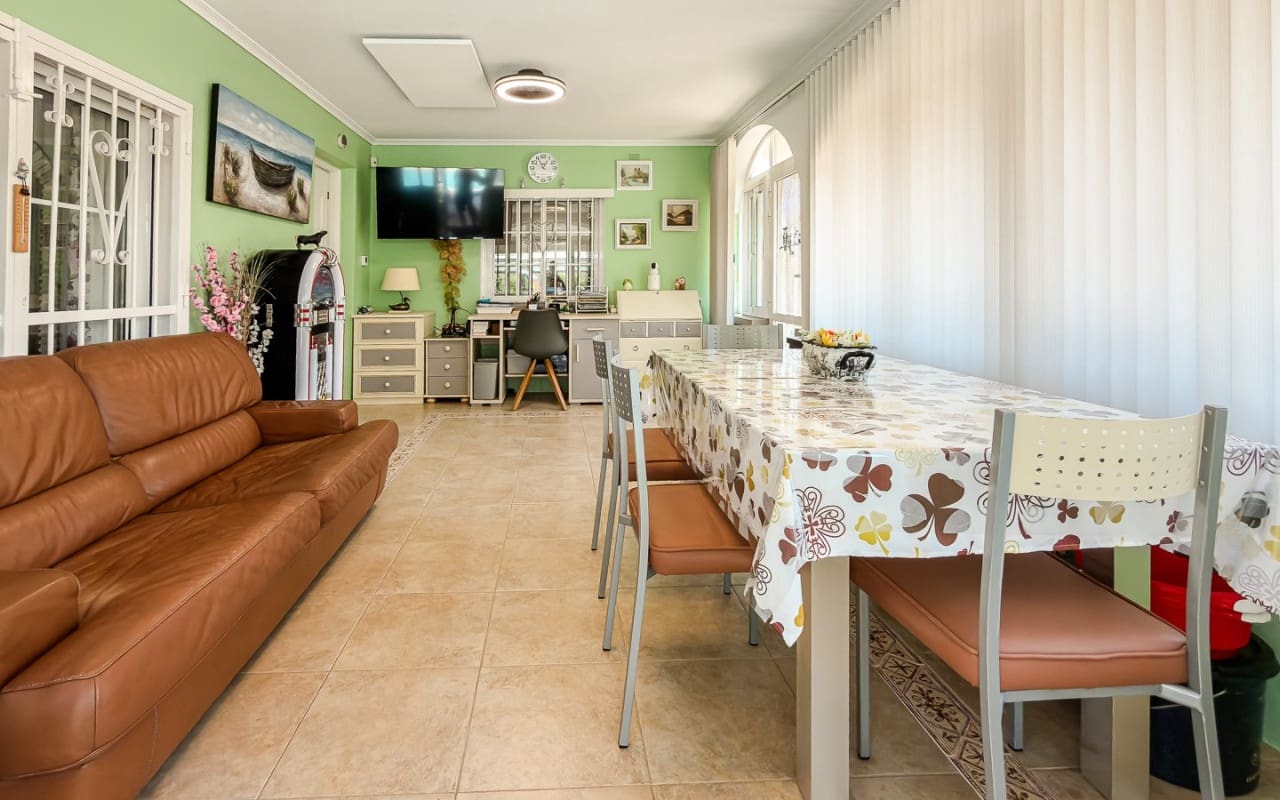 3 soveværelse Finca/Landehus til salg i Catral med swimmingpool garage - € 499.500 (Ref: 9946581)