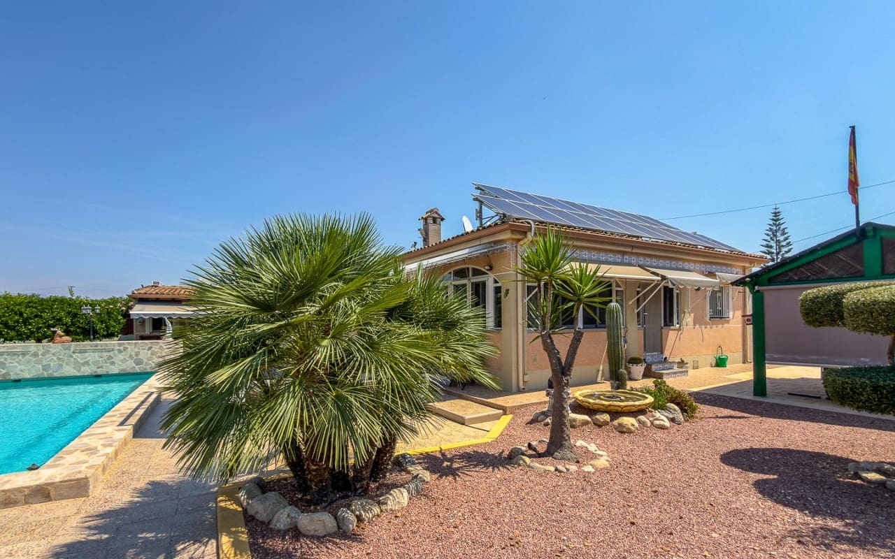 3 soveværelse Finca/Landehus til salg i Catral med swimmingpool garage - € 499.500 (Ref: 9946581)