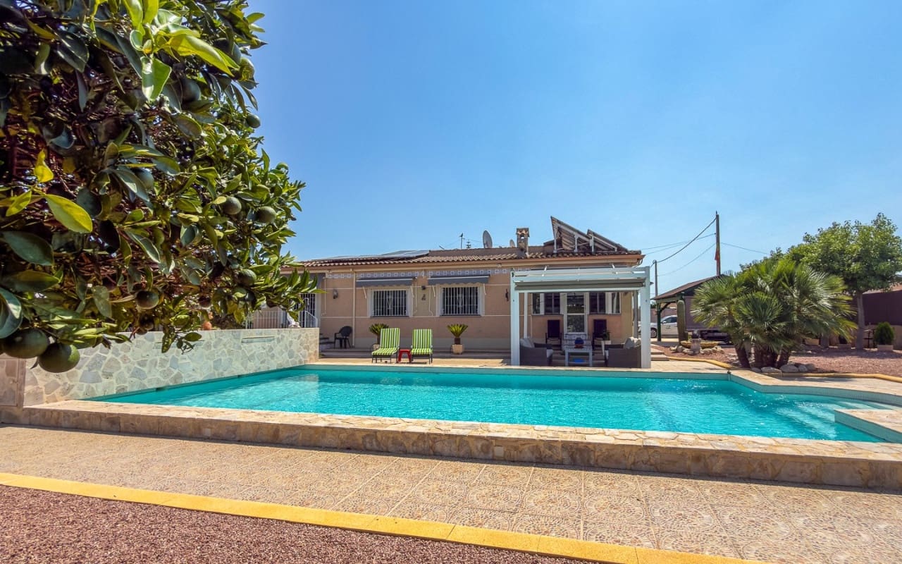 3 soveværelse Finca/Landehus til salg i Catral med swimmingpool garage - € 499.500 (Ref: 9946581)