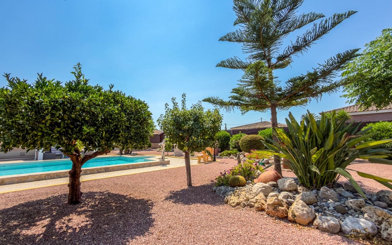 3 soveværelse Finca/Landehus til salg i Catral med swimmingpool garage - € 499.500 (Ref: 9946581)