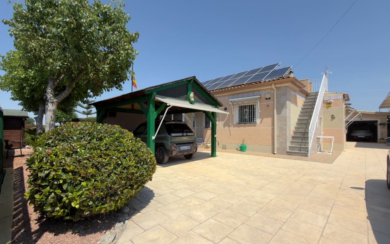 3 soveværelse Finca/Landehus til salg i Catral med swimmingpool garage - € 499.500 (Ref: 9946581)