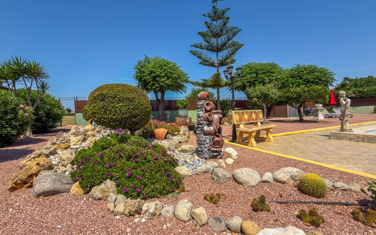 3 soveværelse Finca/Landehus til salg i Catral med swimmingpool garage - € 499.500 (Ref: 9946581)