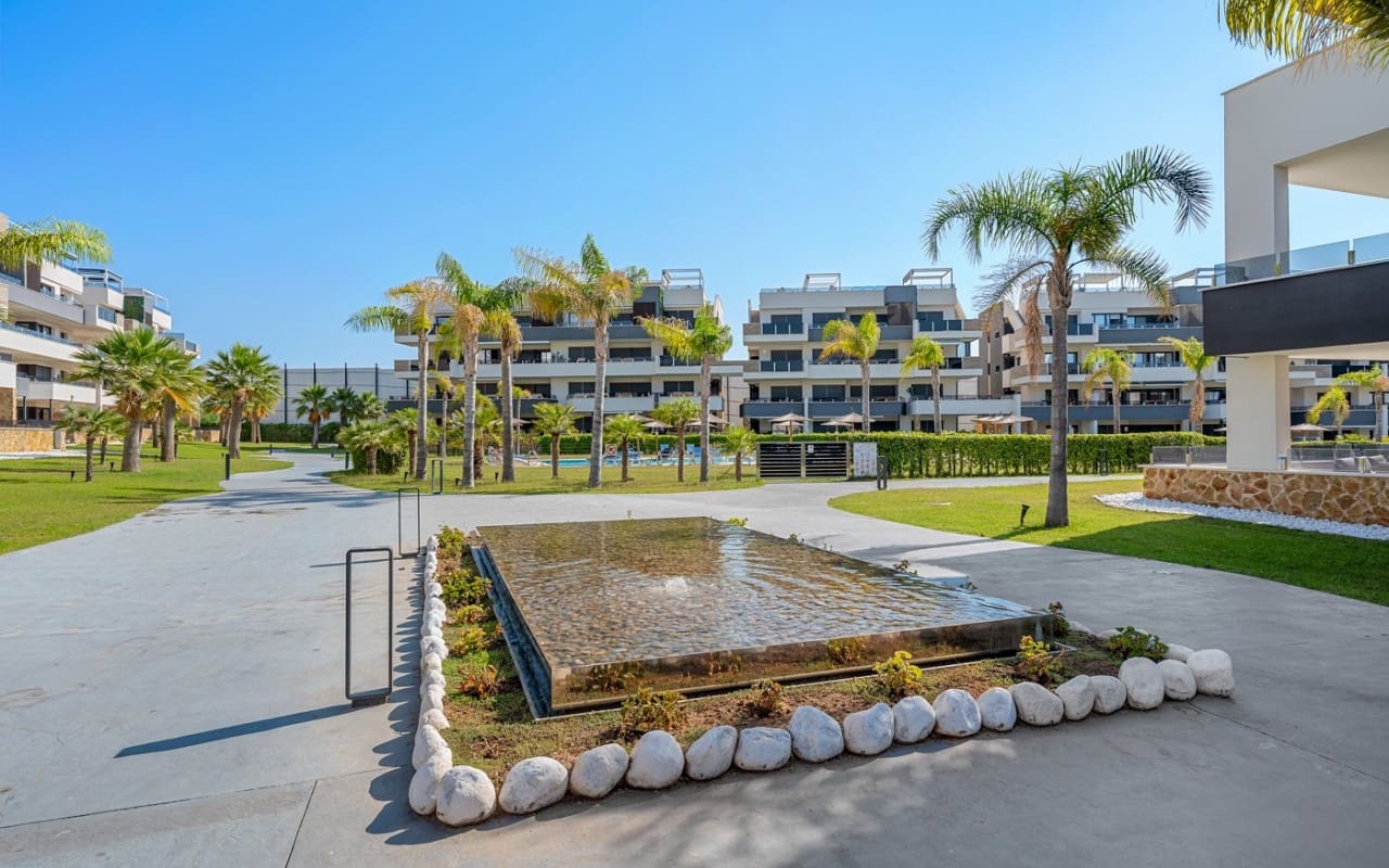 2 bedroom Apartment for sale in Playa Flamenca with pool - € 350,000 (Ref: 9946583)