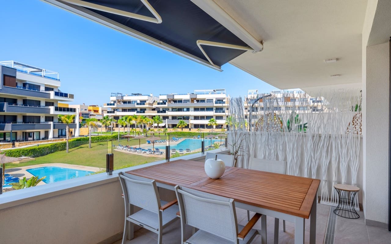 2 bedroom Apartment for sale in Playa Flamenca with pool - € 350,000 (Ref: 9946583)