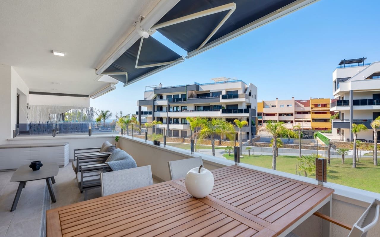 2 bedroom Apartment for sale in Playa Flamenca with pool - € 350,000 (Ref: 9946583)