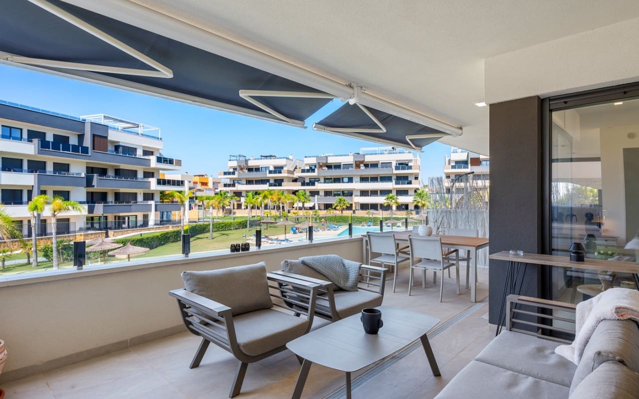 2 bedroom Apartment for sale in Playa Flamenca with pool - € 350,000 (Ref: 9946583)