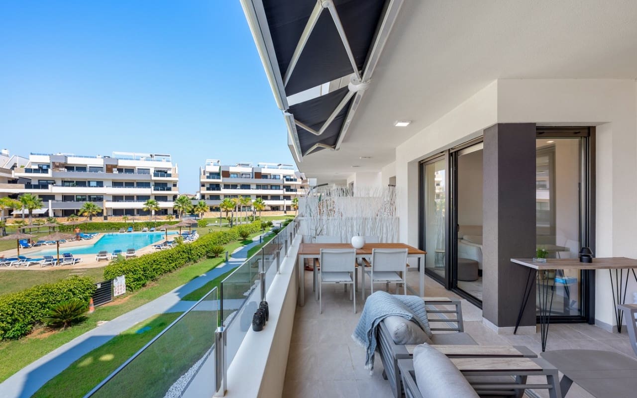 2 bedroom Apartment for sale in Playa Flamenca with pool - € 350,000 (Ref: 9946583)