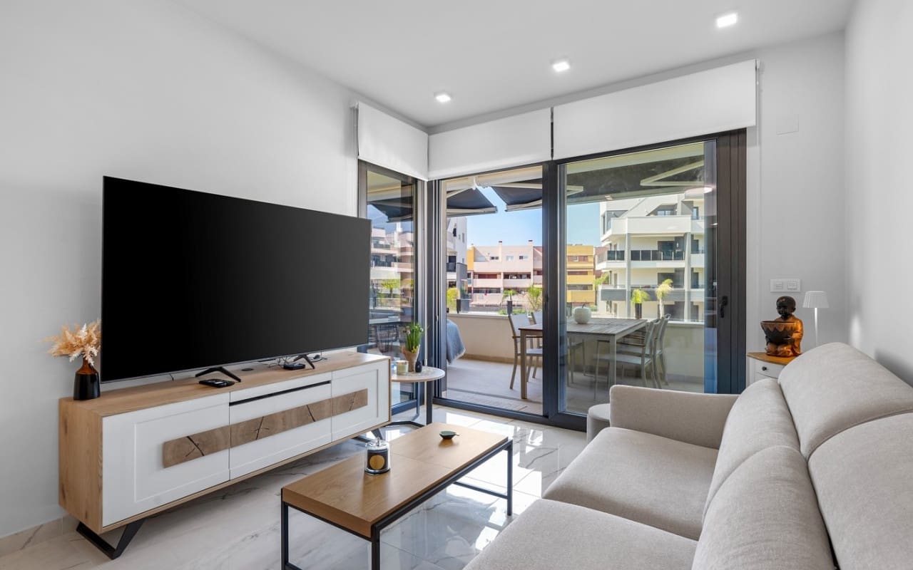 2 bedroom Apartment for sale in Playa Flamenca with pool - € 350,000 (Ref: 9946583)