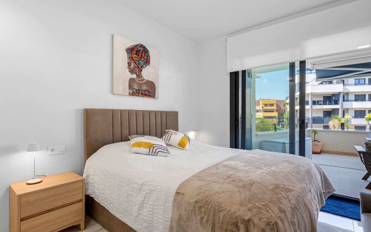 2 bedroom Apartment for sale in Playa Flamenca with pool - € 350,000 (Ref: 9946583)