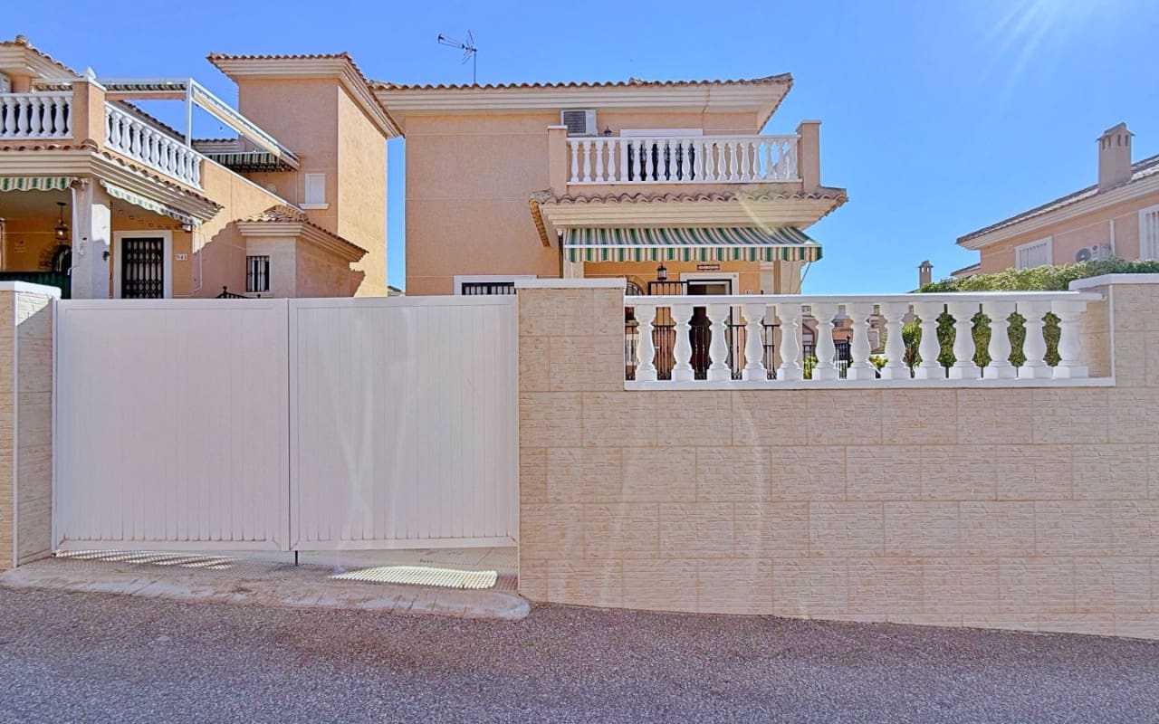 4 quarto Moradia para venda em Orihuela Costa - 379 000 € (Ref: 9950148)