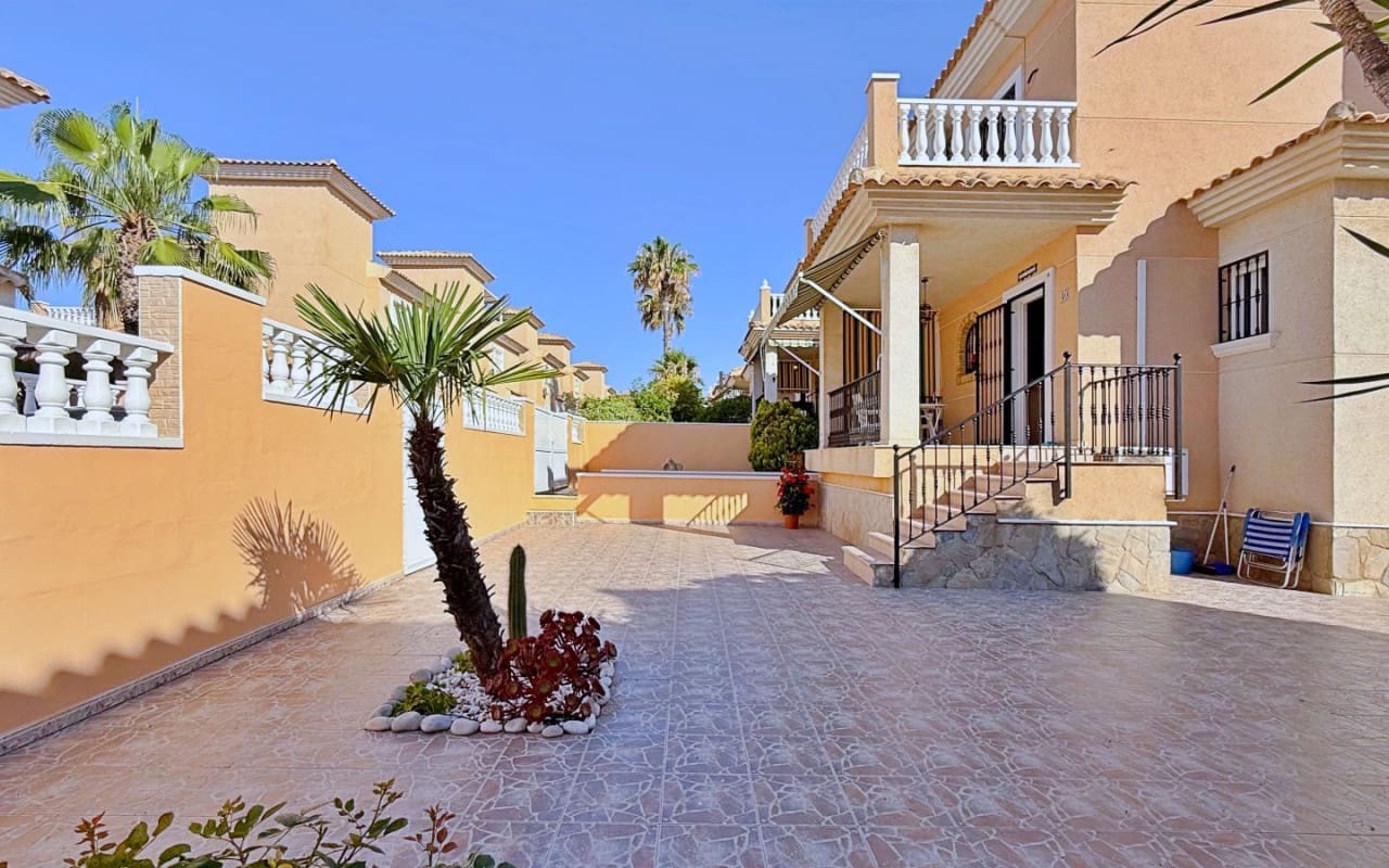 4 quarto Moradia para venda em Orihuela Costa - 379 000 € (Ref: 9950148)