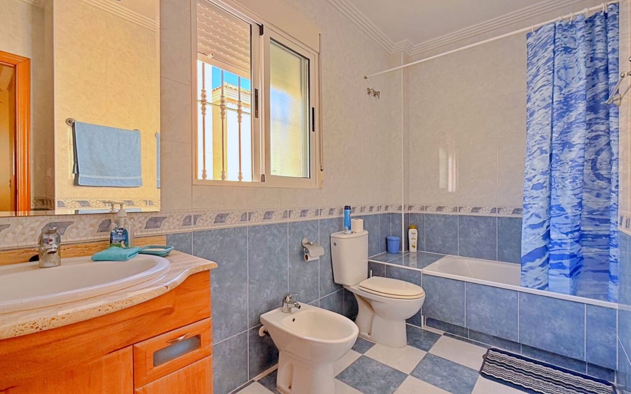 4 quarto Moradia para venda em Orihuela Costa - 379 000 € (Ref: 9950148)