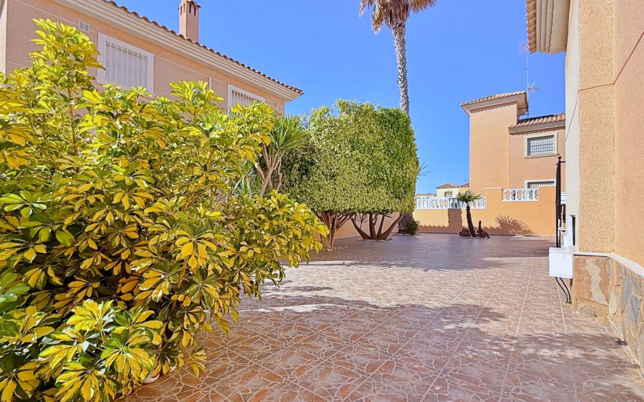 4 quarto Moradia para venda em Orihuela Costa - 379 000 € (Ref: 9950148)