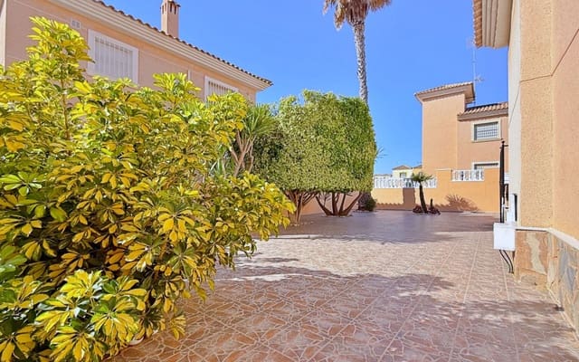 4 soveværelse Villa til salg i Los Balcones - Los Altos, Orihuela - € 379.000 (Ref: 9950148)