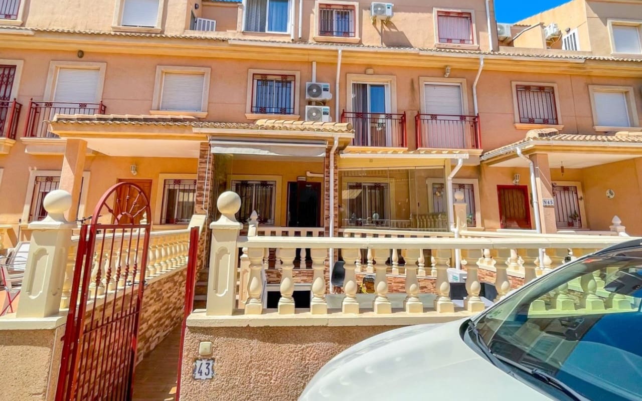 3 slaapkamer Huis te koop in Playa Flamenca met zwembad - € 285.000 (Ref: 9950149)
