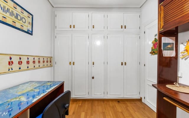 4 soveværelse Lejlighed til salg i Centro - Muelle Pesquero, Torrevieja - € 499.000 (Ref: 9950156)