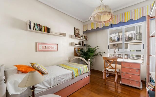 4 soveværelse Lejlighed til salg i Centro - Muelle Pesquero, Torrevieja - € 499.000 (Ref: 9950156)