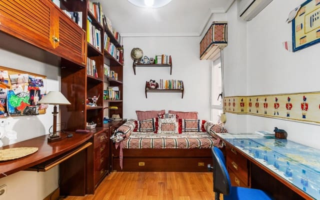 4 soveværelse Lejlighed til salg i Centro - Muelle Pesquero, Torrevieja - € 499.000 (Ref: 9950156)