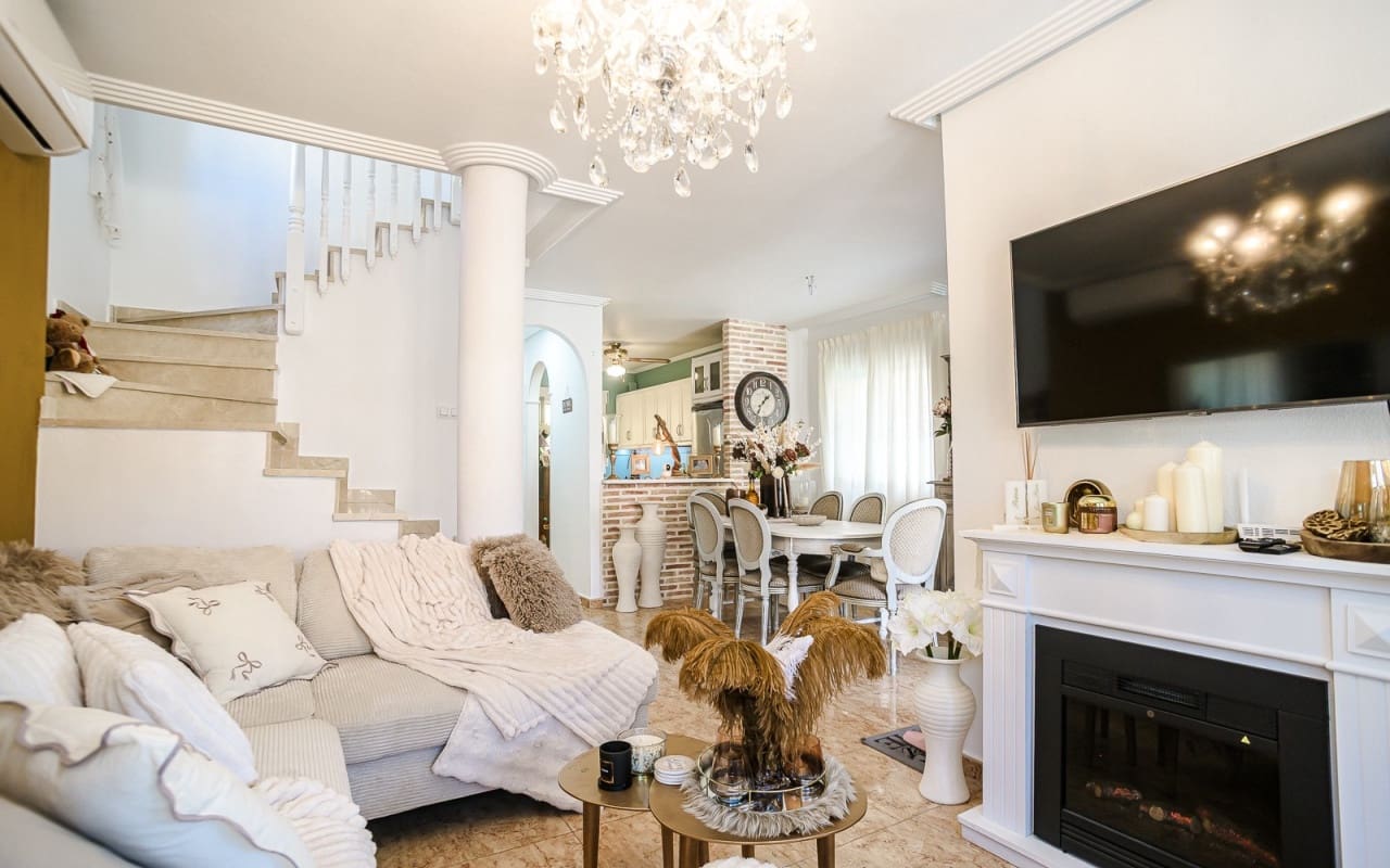 3 soveværelse Villa til salg i El Raso med swimmingpool - € 299.500 (Ref: 9956209)