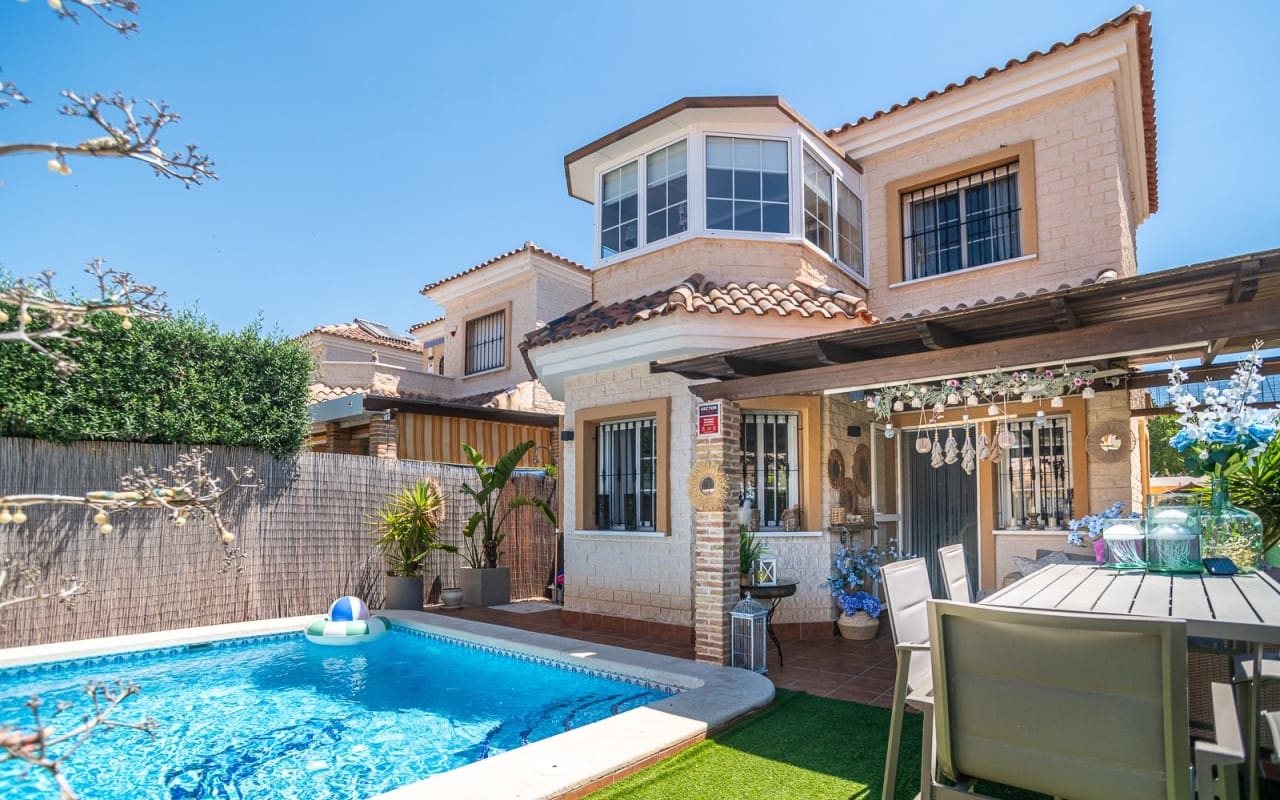 3 soveværelse Villa til salg i El Raso med swimmingpool - € 299.500 (Ref: 9956209)