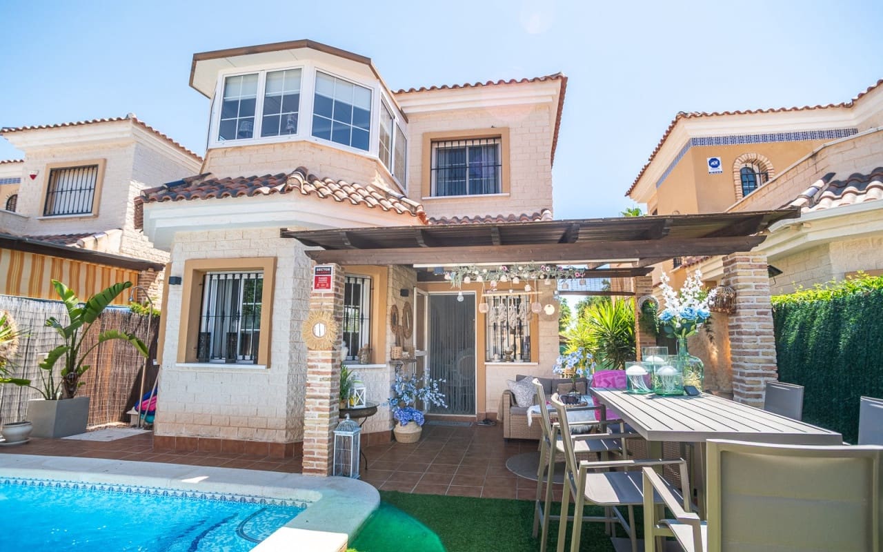 3 soveværelse Villa til salg i El Raso med swimmingpool - € 299.500 (Ref: 9956209)