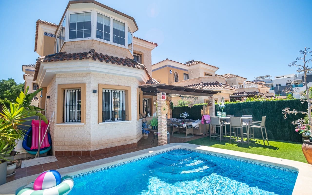 3 soveværelse Villa til salg i El Raso med swimmingpool - € 299.500 (Ref: 9956209)